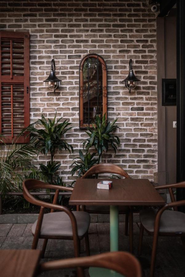 Bed Station Hostel & Bar Shkodër 외부 사진