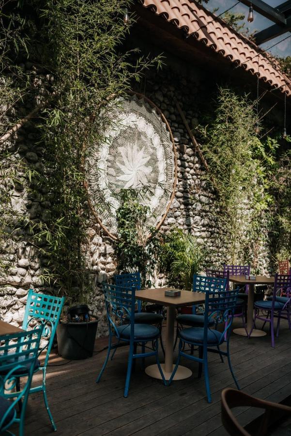 Bed Station Hostel & Bar Shkodër 외부 사진