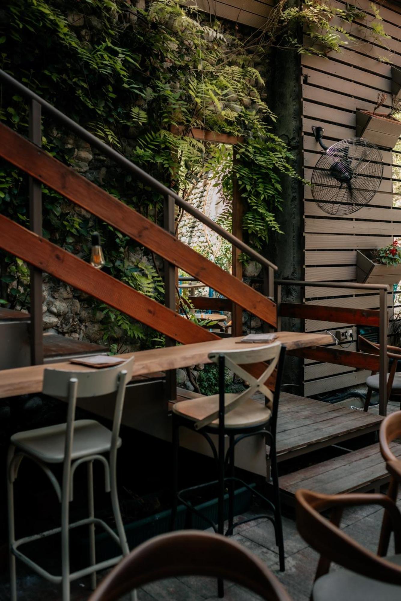 Bed Station Hostel & Bar Shkodër 외부 사진