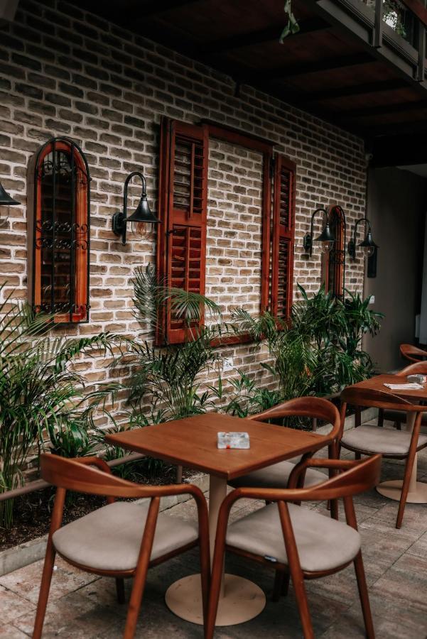 Bed Station Hostel & Bar Shkodër 외부 사진