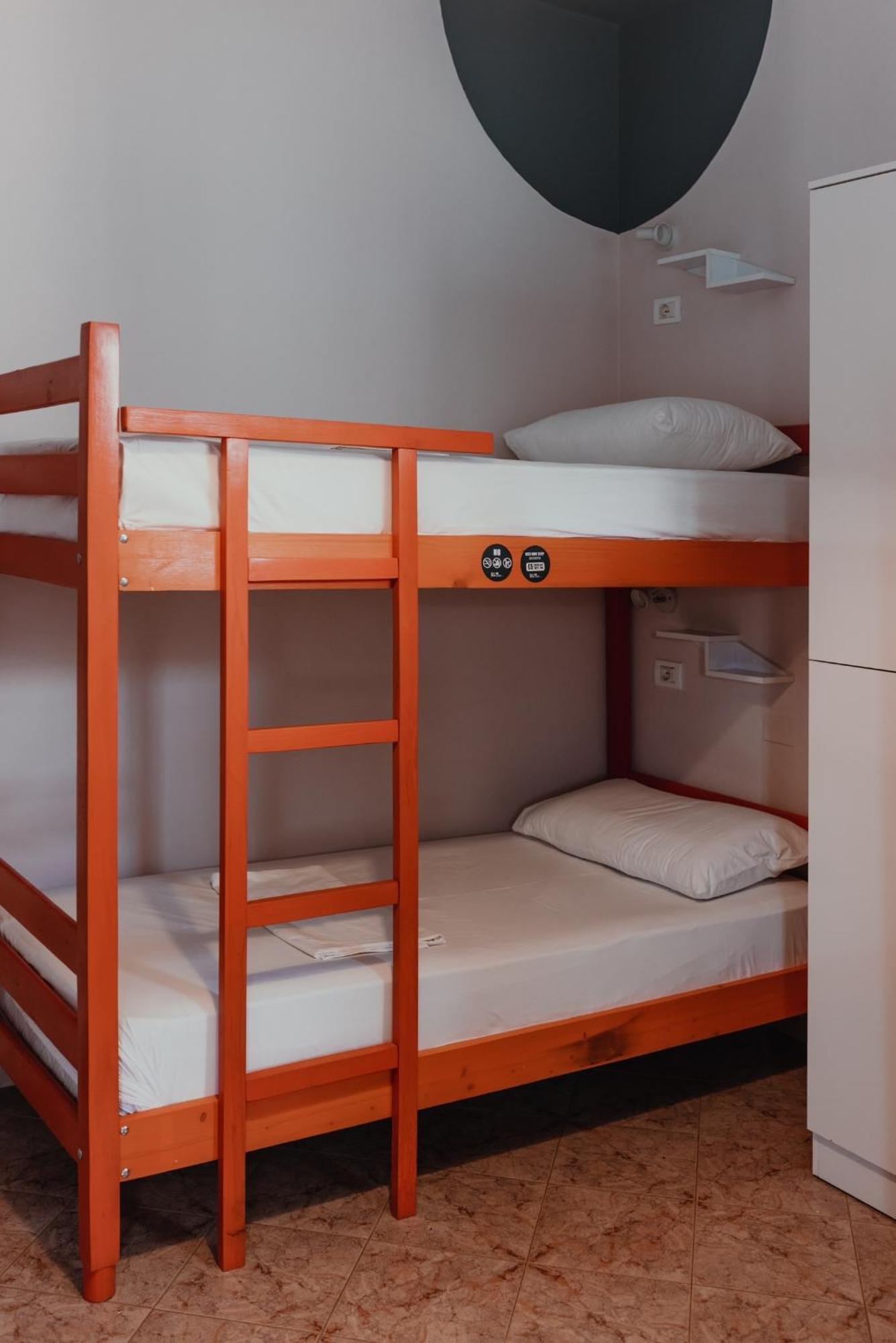 Bed Station Hostel & Bar Shkodër 외부 사진