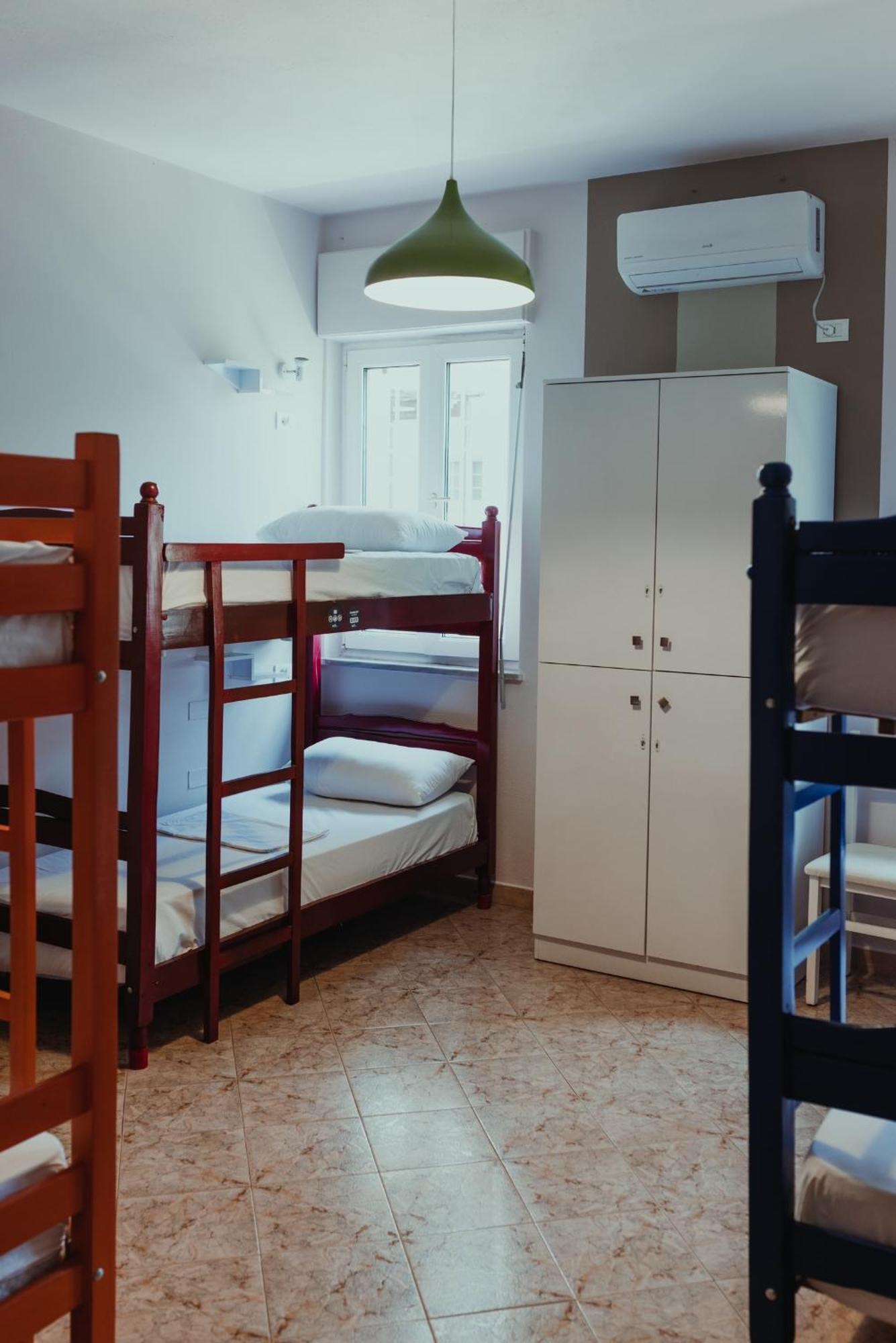 Bed Station Hostel & Bar Shkodër 외부 사진