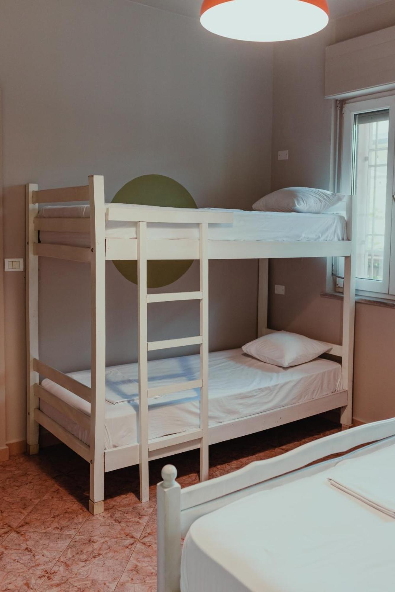Bed Station Hostel & Bar Shkodër 외부 사진
