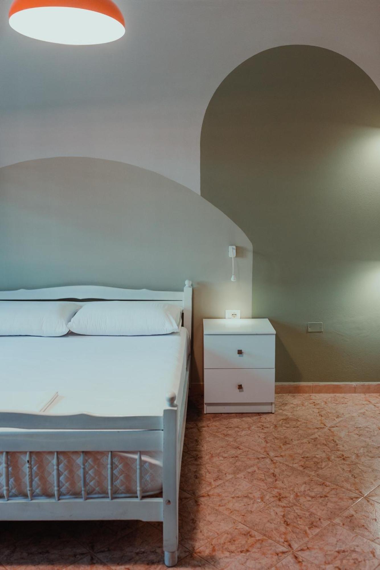 Bed Station Hostel & Bar Shkodër 외부 사진