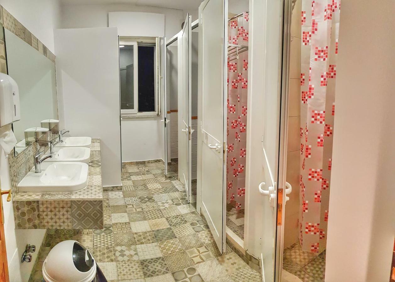 Bed Station Hostel & Bar Shkodër 외부 사진